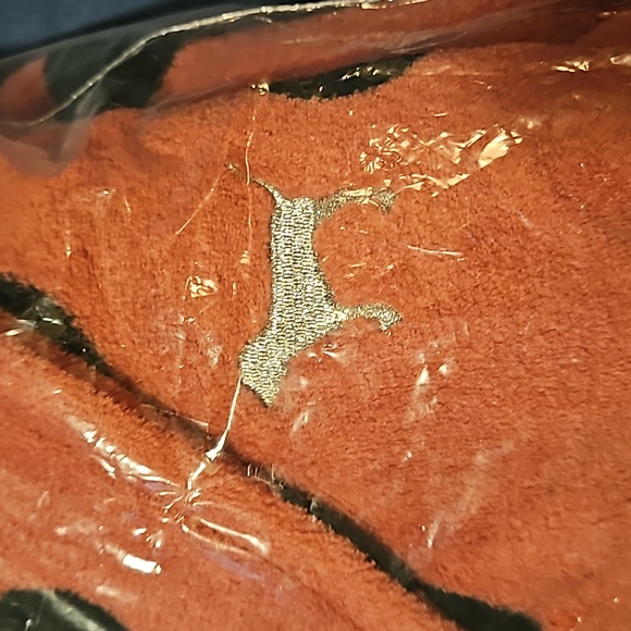 NWT Victoria Secret Pink bathrobe - Picture 3 of 3